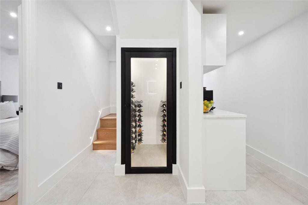 Foyer/Kitchen