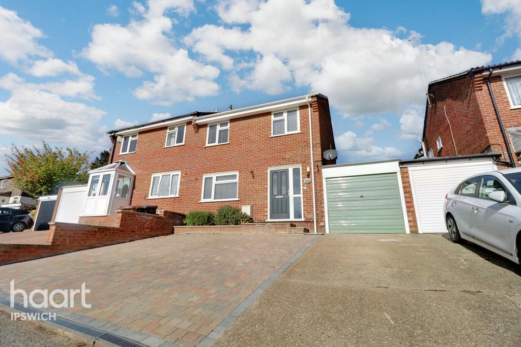 Fountains Road, Ipswich 3 bed semidetached house for sale £270,000