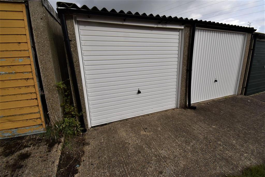 Essex Gardens, Linford Garage for sale £15,500
