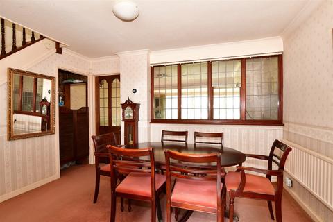 22 Falkirk Close, Hornchurch, RM11 3QJ
