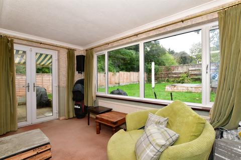 22 Falkirk Close, Hornchurch, RM11 3QJ