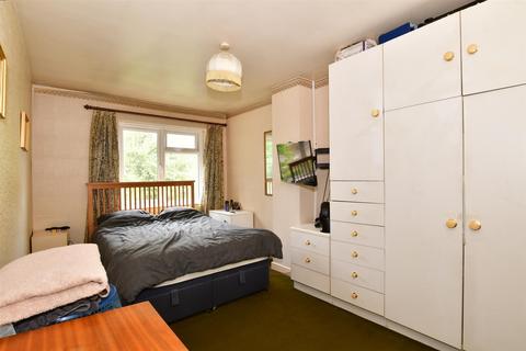 22 Falkirk Close, Hornchurch, RM11 3QJ
