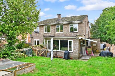 22 Falkirk Close, Hornchurch, RM11 3QJ