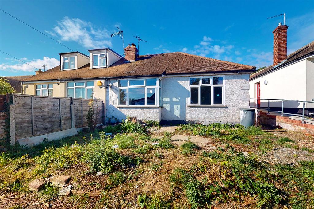 Woodlands Close, Vange, Basildon, Essex, SS16 2 bed bungalow for sale £290,000