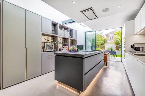 52 Campbell Road, Twickenham, TW2 5BY