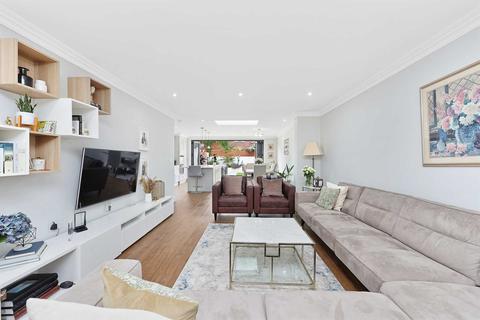 2 Arundel Close, London, E15 1UH