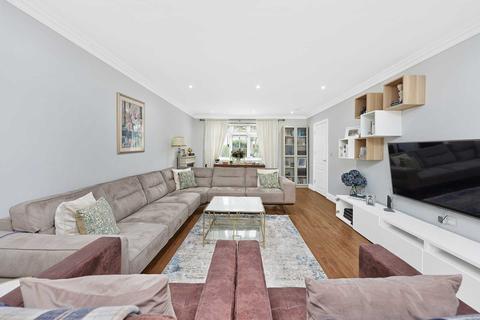 2 Arundel Close, London, E15 1UH