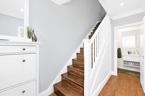 2 Arundel Close, London, E15 1UH