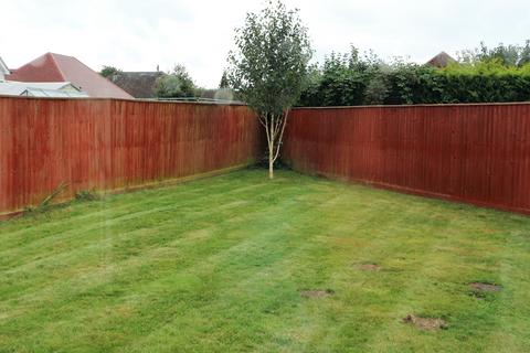 3 bedroom bungalow to rent, Larch Close,, Christchurch, BH23