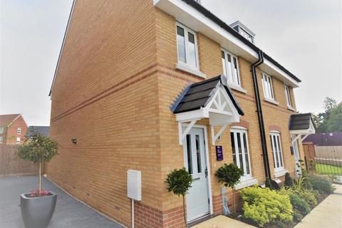 3 bedroom terraced house to rent, Sedgewick Grove, Hoddesdon, EN11