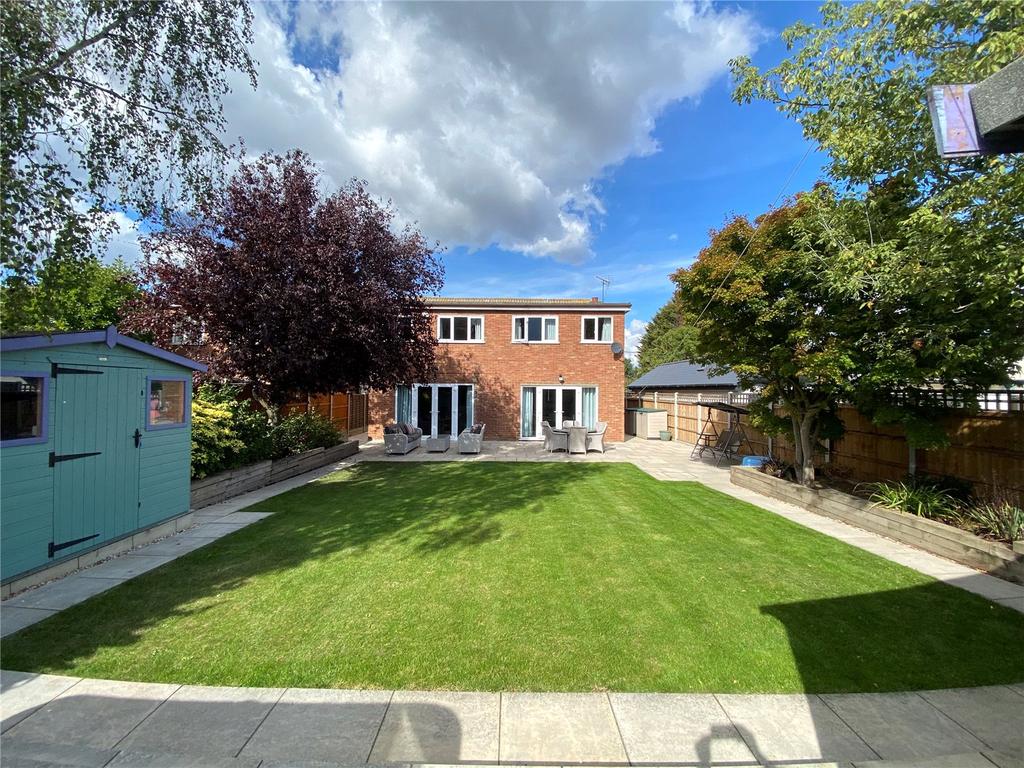 Lower Road, Hullbridge, Essex, SS5 6 bed detached house for sale £700,000