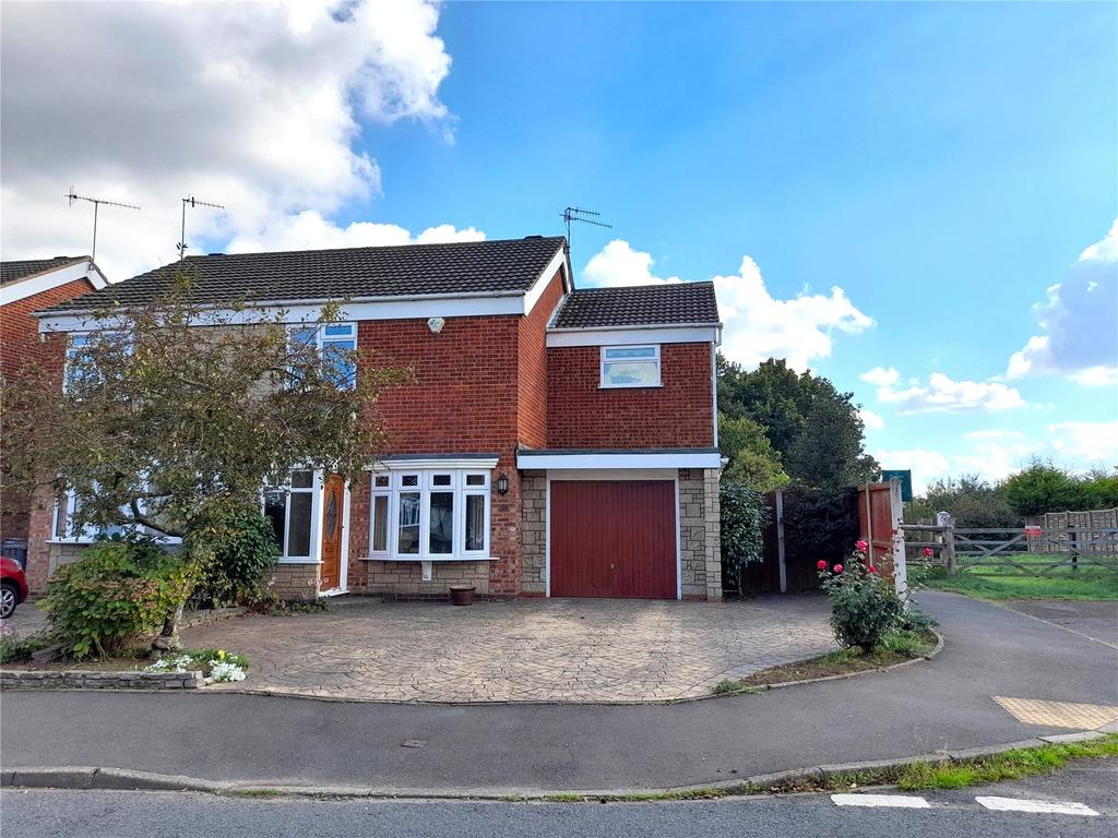 Puxton Drive, Kidderminster... 3 bed semidetached house £270,000