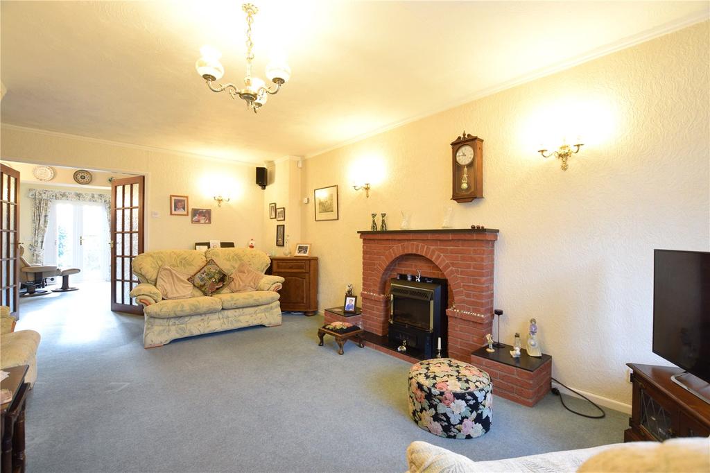 Puxton Drive, Kidderminster... 3 bed semidetached house £270,000