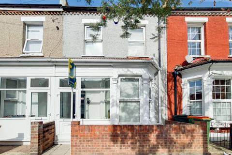 4 bedroom terraced house for sale - Knox Road, Forest Gate, London, E7