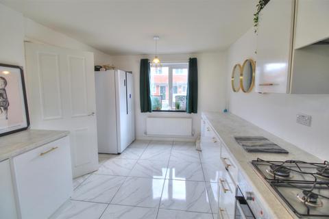 2 Cave Crescent, Coalville, LE67 4AT