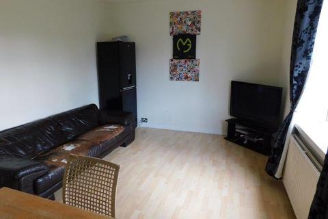 4 bedroom flat to rent - Carrick Knowe Gardens, Edinburgh EH12