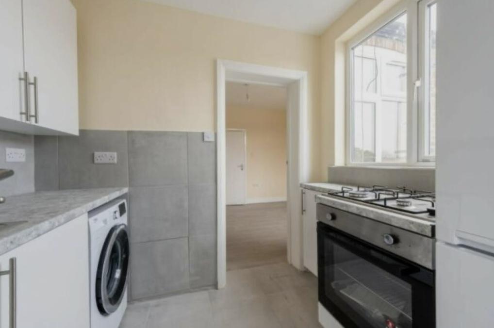 Central Road, Worcester Park, KT4 2 bed flat £1,650 pcm (£381 pw)