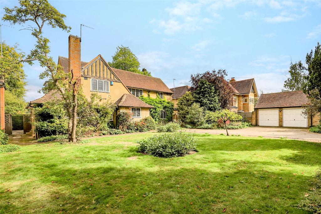 Townsend Drive, St. Albans... 4 bed detached house £1,650,000