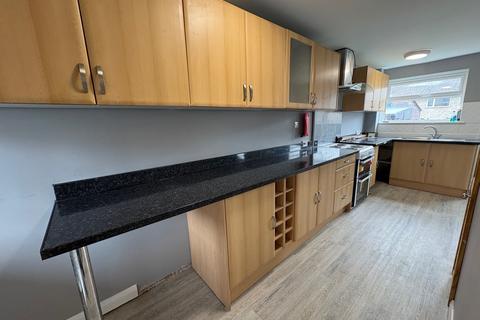 2 bedroom terraced house to rent, Shoreham Court, Corby, NN18