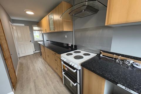2 bedroom terraced house to rent, Shoreham Court, Corby, NN18