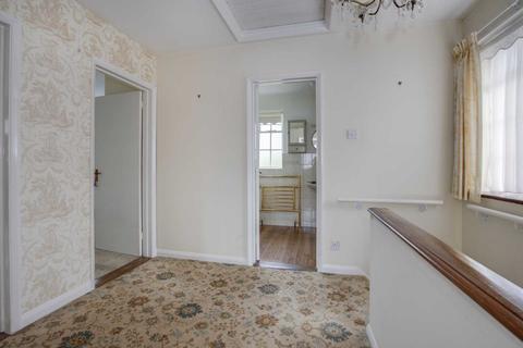 29 The Comyns, Bushey Heath, Bushey, WD23 1HN