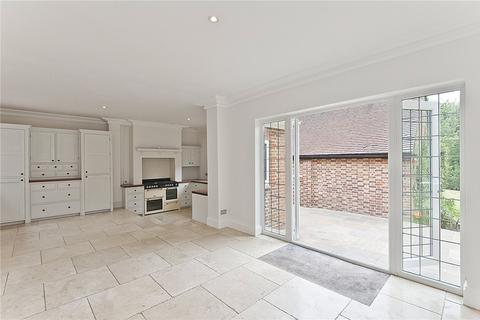 3 bedroom apartment to rent - Oatlands Chase, Weybridge, Surrey, KT13
