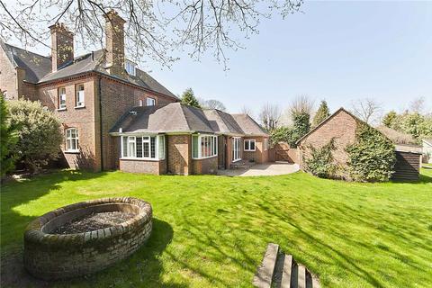 undefined, Oatlands Chase, Weybridge, Surrey, KT13