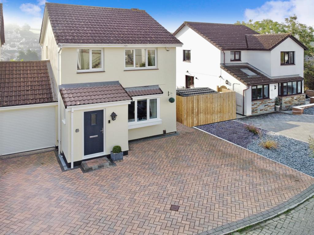 Bakers View, Newton Abbot 3 bed link detached house £365,000