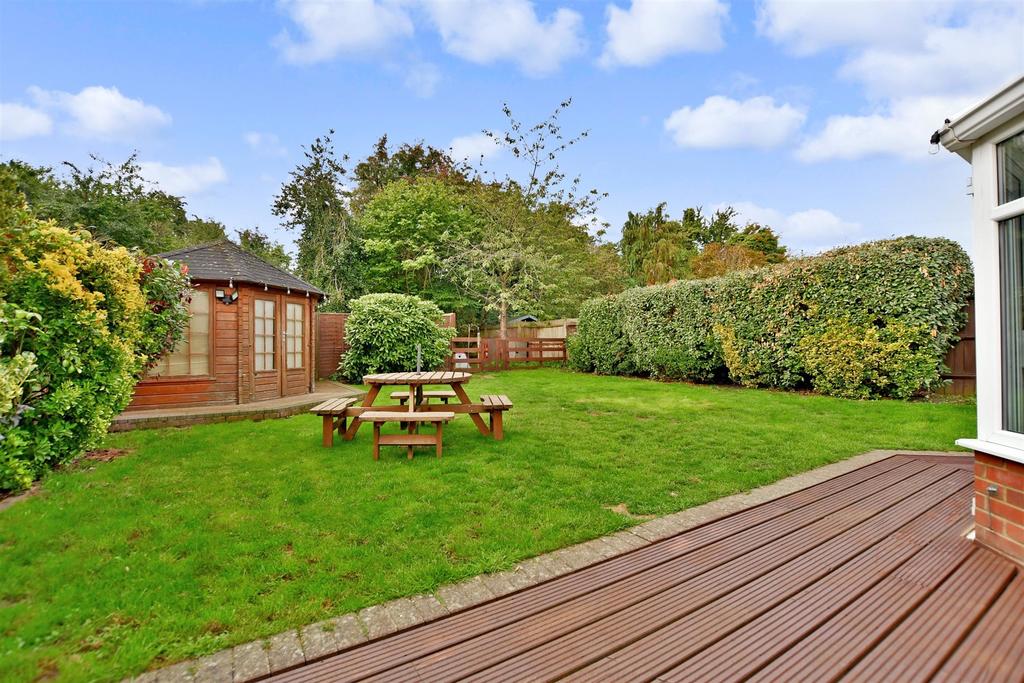 Hartlip Hill, Hartlip, Sittingbourne, Kent 3 bed detached house £550,000