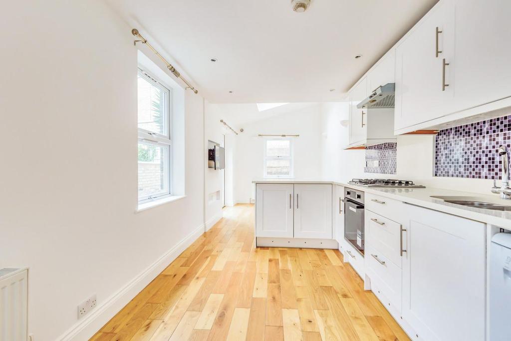 Queenstown Road, Battersea 2 bed flat for sale £550,000