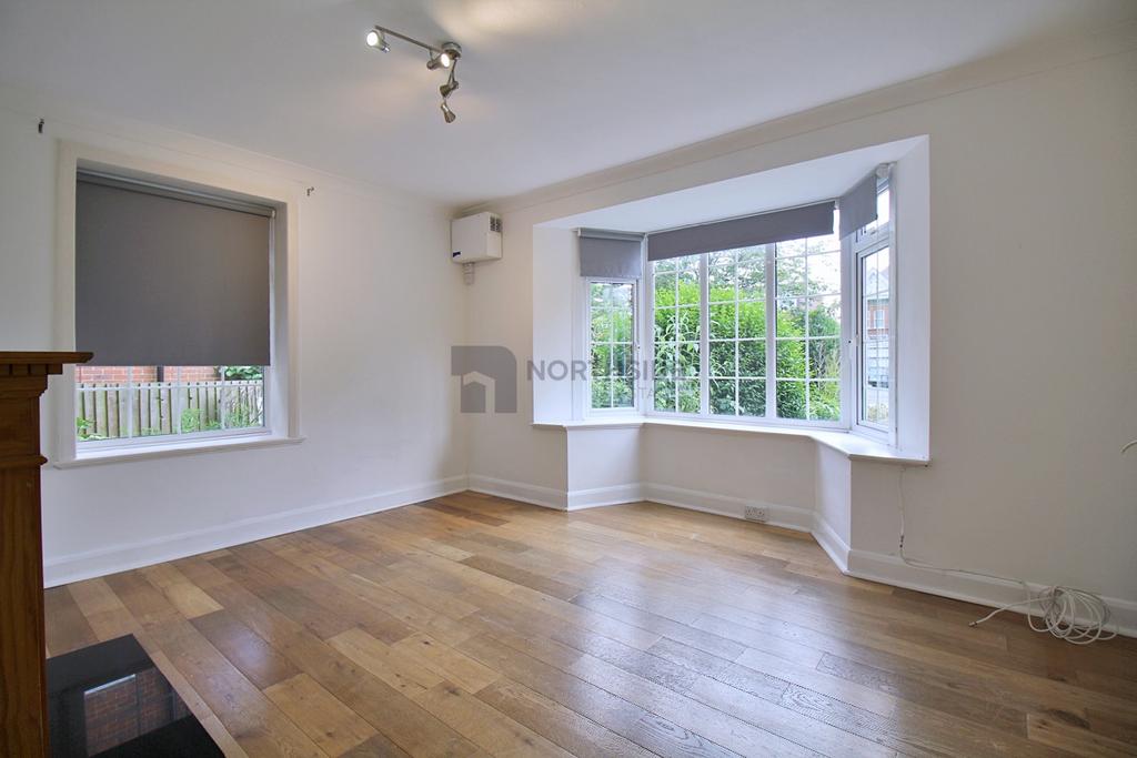 Flat, Finchley Court, Ballards Lane... 2 bed apartment £1,700 pcm (£