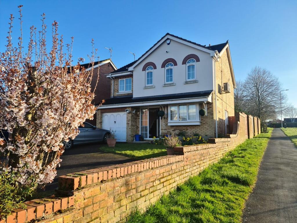 Smore Slade Hills, Oadby, Leicester 4 bed detached house £1,600 pcm