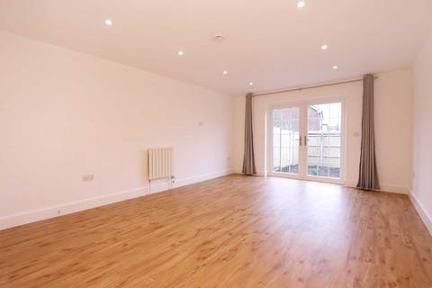 2 bedroom terraced house to rent, Evesham Terrace, St Andrew`s Road, Surbiton