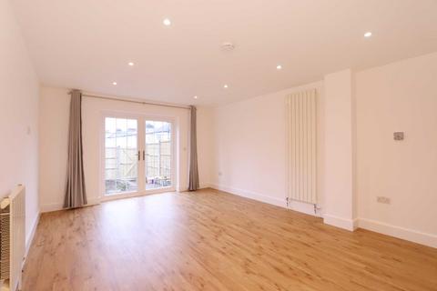 2 bedroom terraced house to rent, Evesham Terrace, St Andrew`s Road, Surbiton