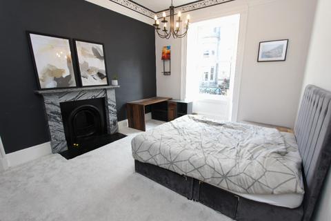 3 bedroom flat to rent - Forrest Road, Meadows, Edinburgh, EH1