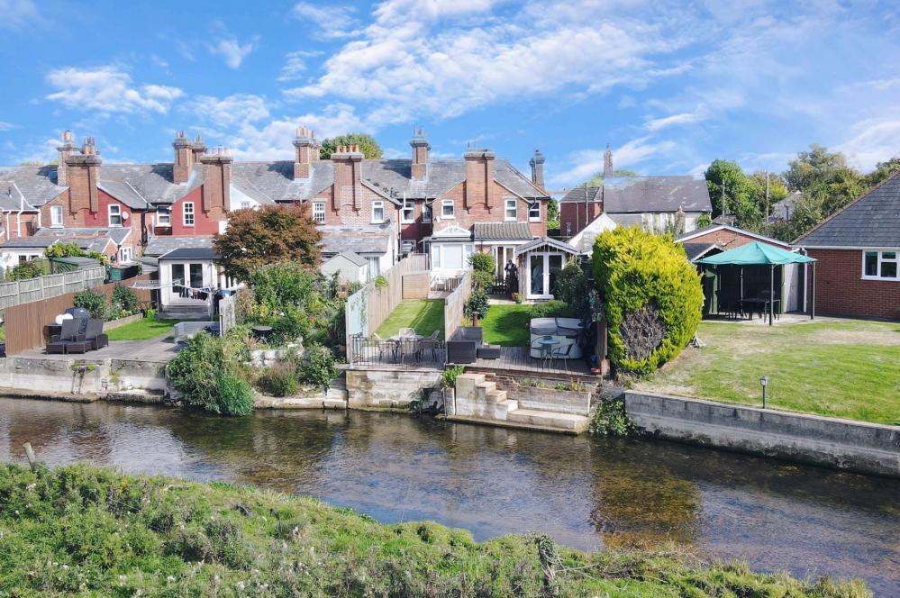 Bickerley Terrace, Ringwood, BH24 1EQ 2 bed end of terrace house for