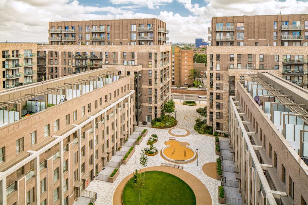 8458 24 Barratt Homes Upton Gardens London Apartm...