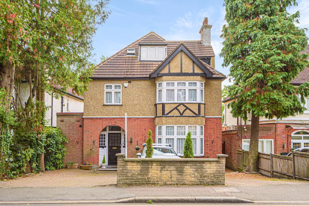 Northwood, Middlesex, HA6 6 bed detached house for sale £1,350,000