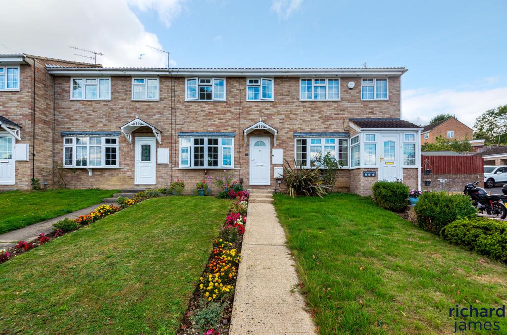 Avonmead, Swindon, Wiltshire, SN25 3 bed terraced house £270,000