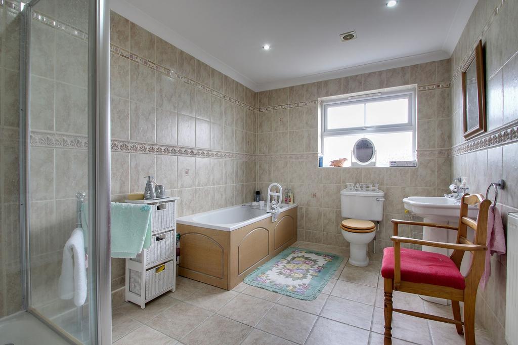 BATHROOM - 12' 0" x 8' 0" (3.66 m x 2.45 m)