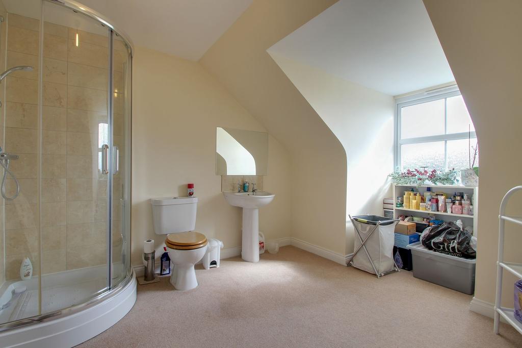 EN-SUITE - 9' 9" x 9' 1" (2.99 m x 2.79 m)