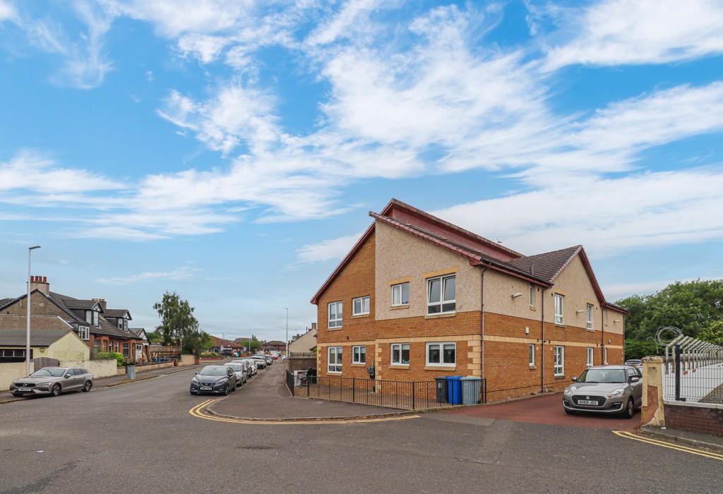 Academy Street, Larkhall, Lanarkshire 2 bed flat £70,000