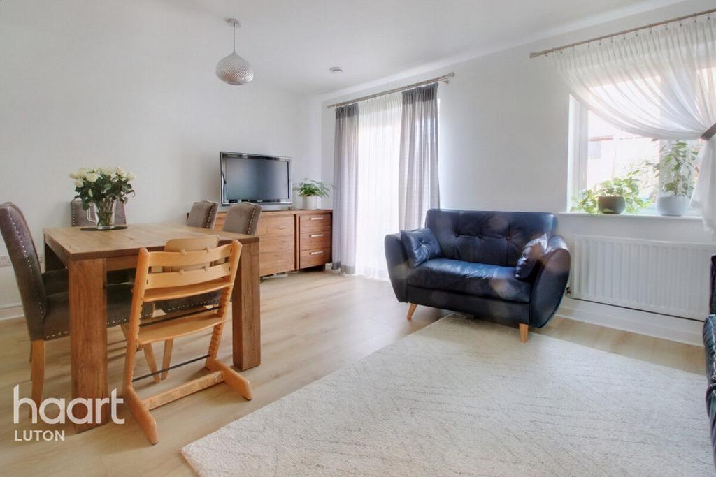 Farley Meadows, Luton 3 bed terraced house £325,000