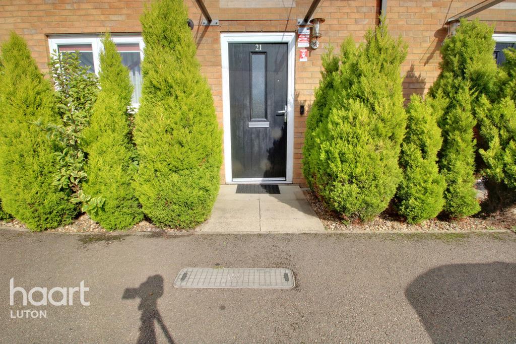Farley Meadows, Luton 3 bed terraced house £325,000