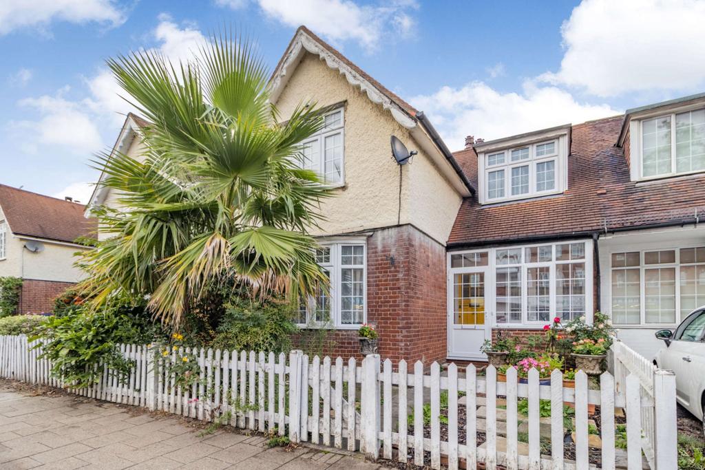 Marsh Road, Pinner, HA5 3 bed semidetached house for sale £725,000