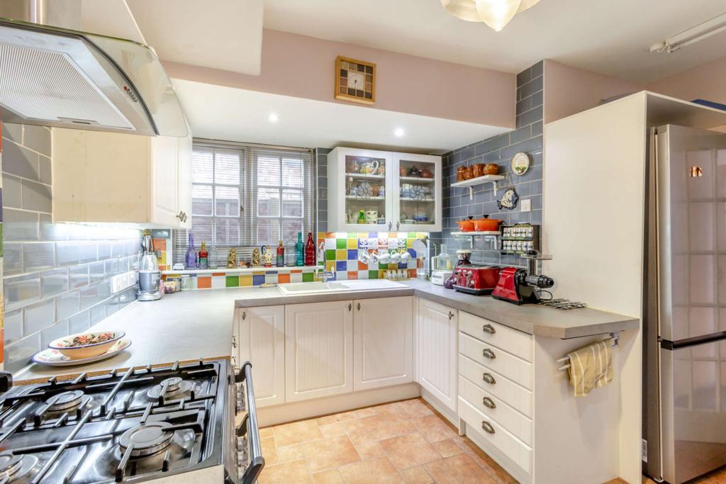 Marsh Road, Pinner, HA5 3 bed semidetached house for sale £725,000