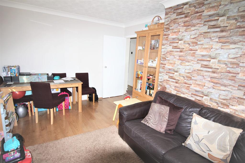 Bradfield Drive, Barking 2 bed flat £250,000