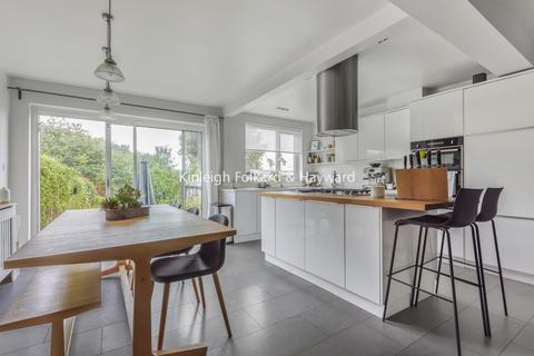 110 Birch Tree Avenue, West Wickham, BR4 9EL