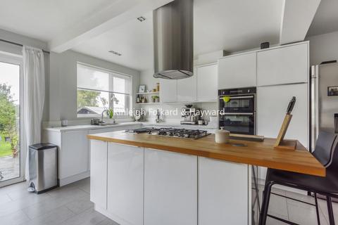 110 Birch Tree Avenue, West Wickham, BR4 9EL