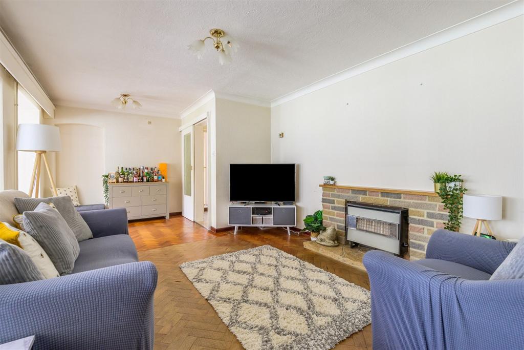 Leigh Road, Havant, PO9 5 bed detached bungalow £650,000